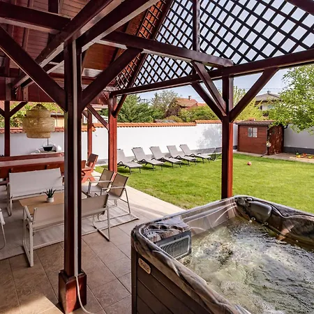 Holiday home Borg Vendeghazak -